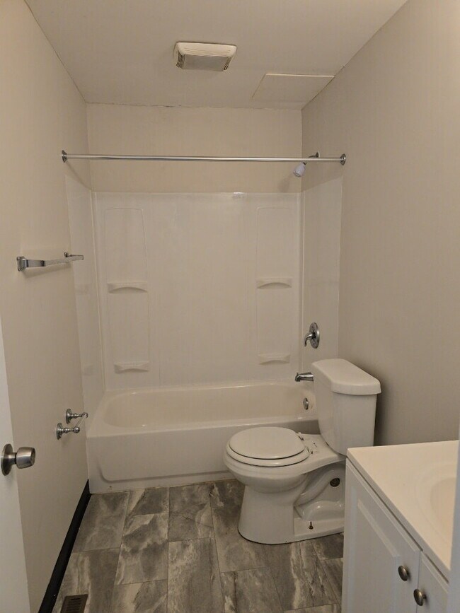 Building Photo - 1015 E Pearl St