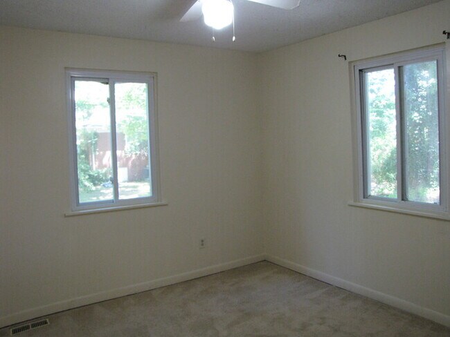 Building Photo - 307 W Delafield Ave
