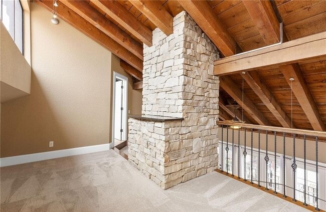 Building Photo - Comfortable Living in a Quiet Community