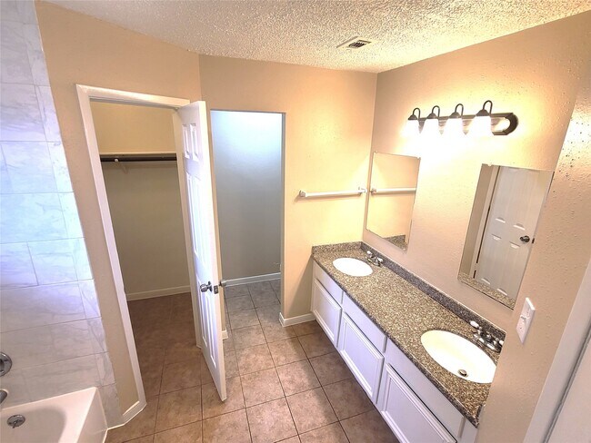 Building Photo - 20214 Smithfield Crossing Ln