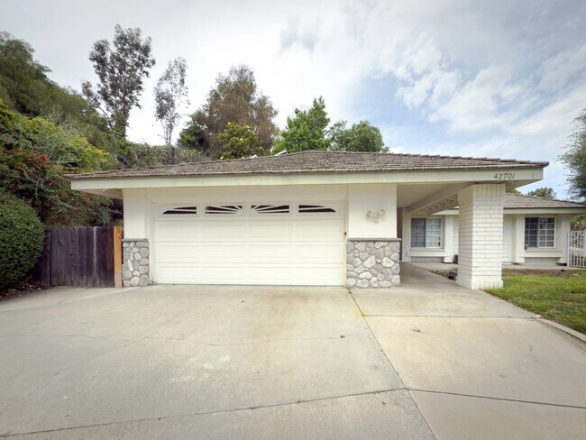 Primary Photo - 3 Bedroom/2 Bathroom Private Home with Lar...