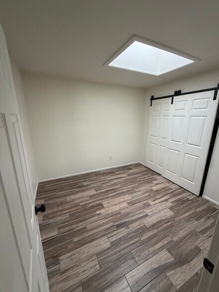 Building Photo - 729 W 37th St