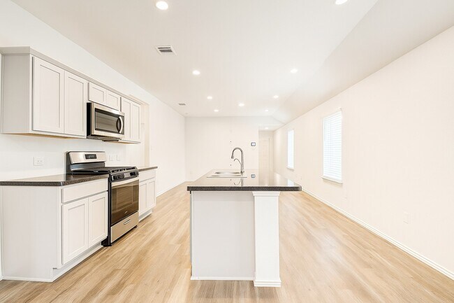 Building Photo - 5611 Simcrest Grove Dr