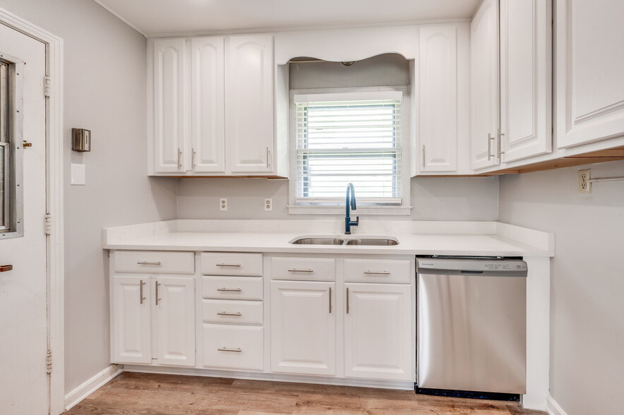 Building Photo - 176 Woodson Ln