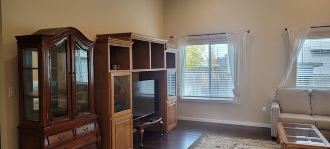 Building Photo - 108 SW Little Meadow Ln