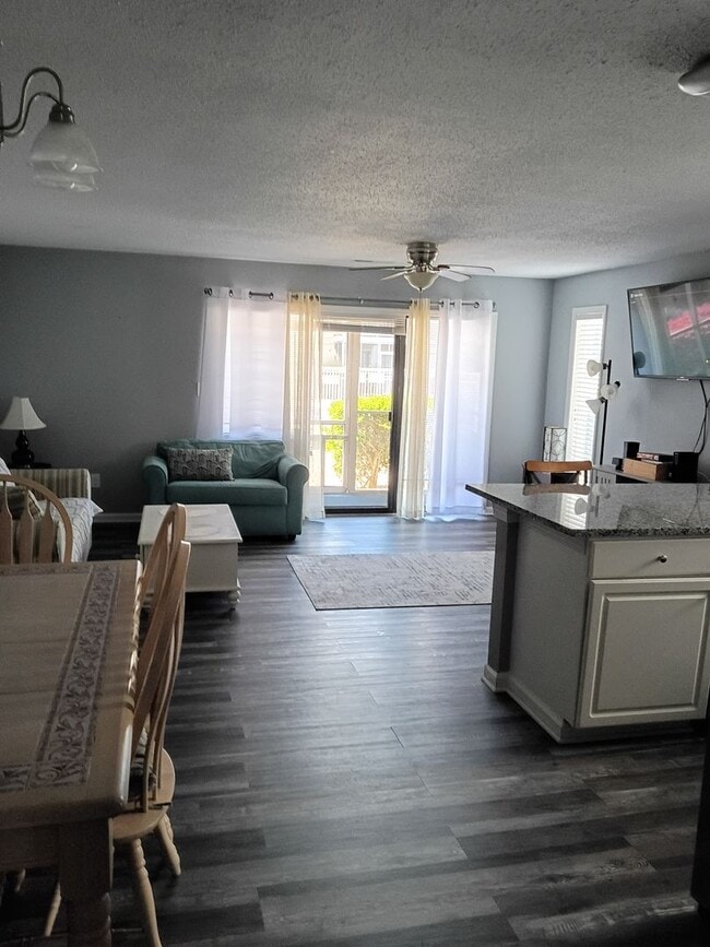 Building Photo - Golf Colony VII