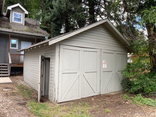 Building Photo - 610 S Whitcomb St