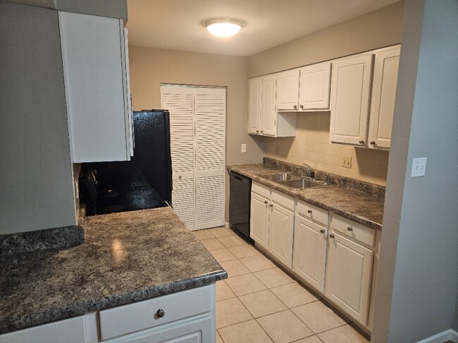 Building Photo - 2339 Sandalwood Creek Ct