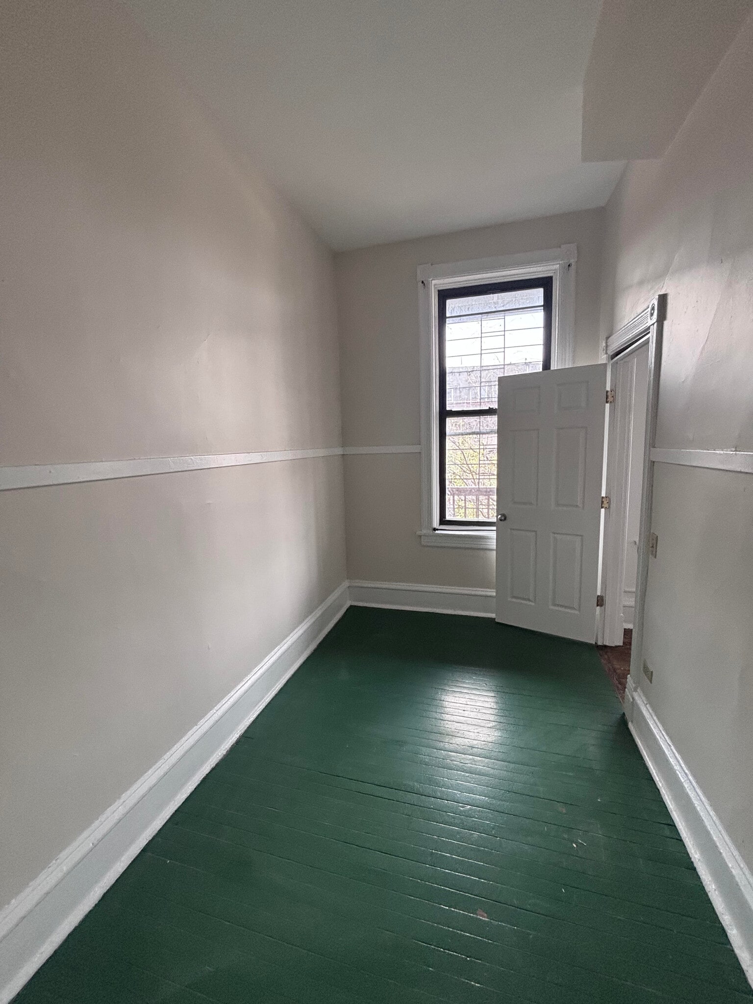 Building Photo - 1905 W Division St