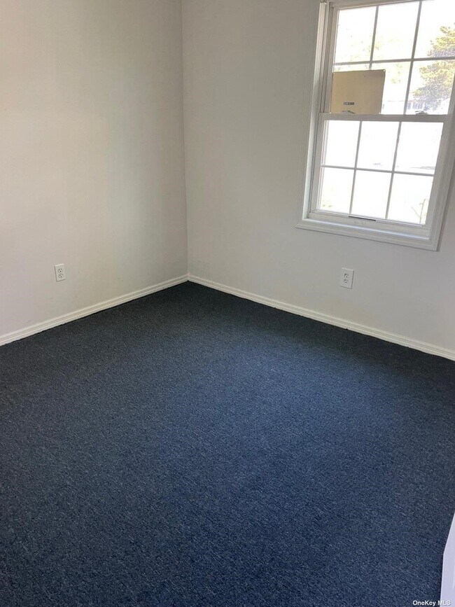 Building Photo - 648 Taylor Ave