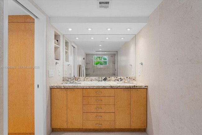 Building Photo - 2721 SW 22nd Ave