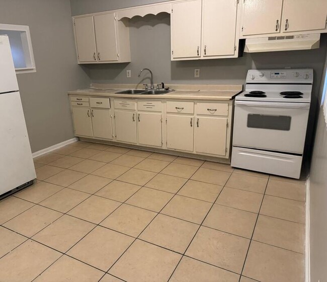 Building Photo - 3226 Wellington Ave