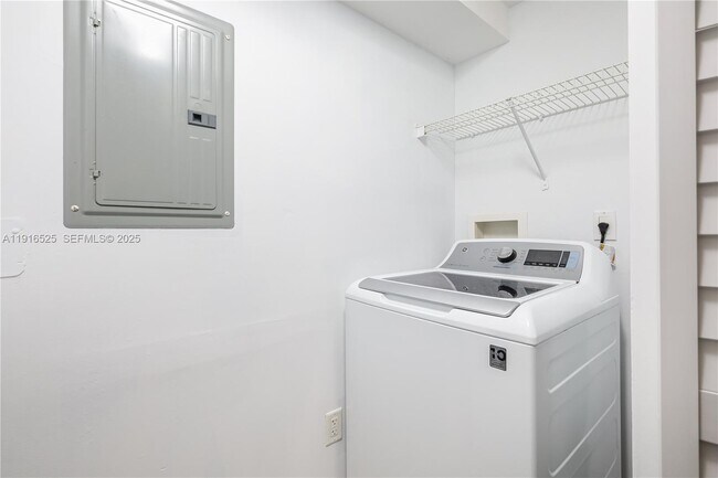 Building Photo - 19501 W Country Club Dr