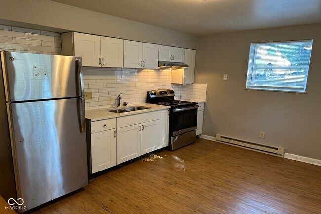 Building Photo - 4835 N Bolton Ave