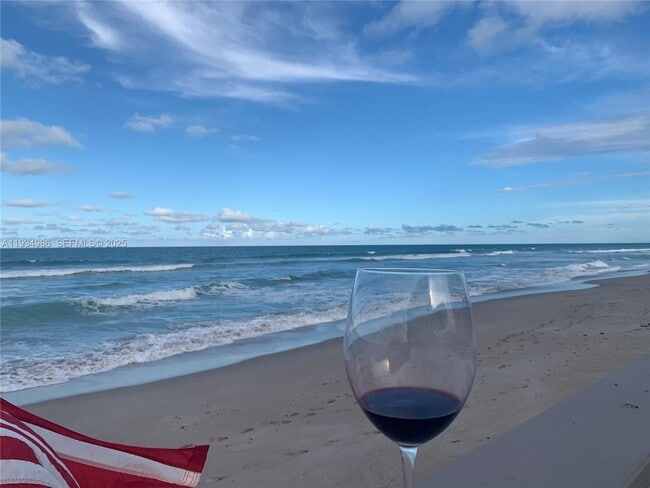 Building Photo - 7370 S Ocean Dr