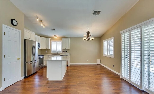Building Photo - 8841 Spinning Wheel Ave
