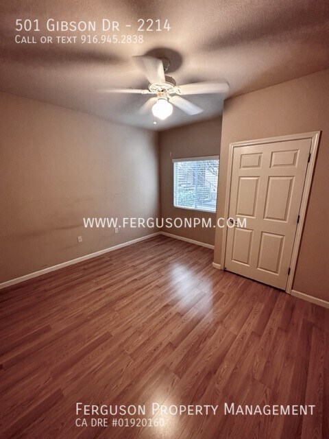 Building Photo - Ground Level One Bedroom Condo with Detach...