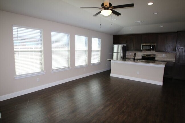 Building Photo - SENSATIONAL 3/2/ Duplex Home Coming Soon i...