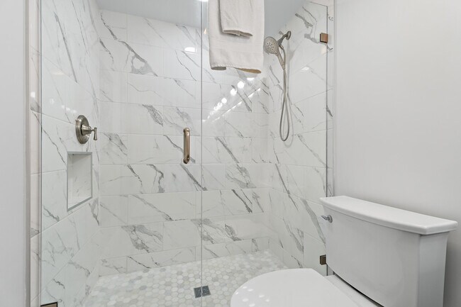 Building Photo - 275 Palm Ave