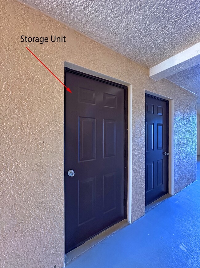 Building Photo - 271 SW Palm Dr