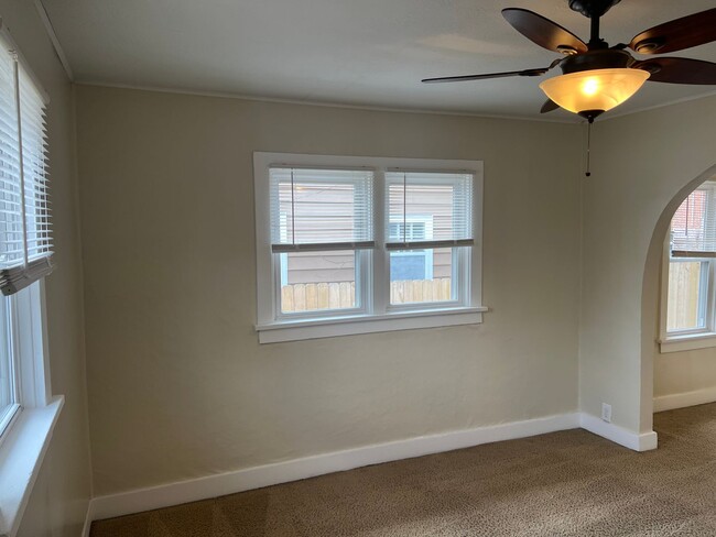 Building Photo - 3BR/1BA Single Family House By Augustana &...