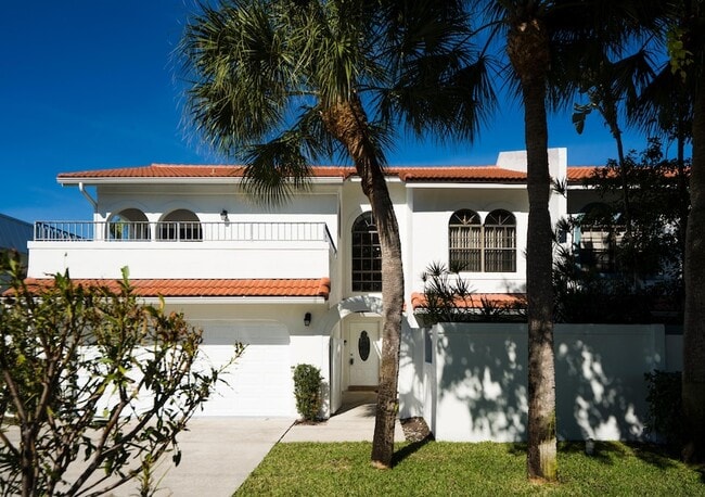 Building Photo - 665 Jeffery St