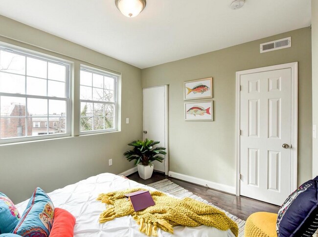 Building Photo - 1343 Bryant St NE