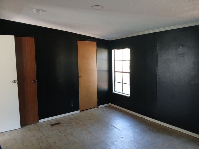 Building Photo - 1038 Viking Ct