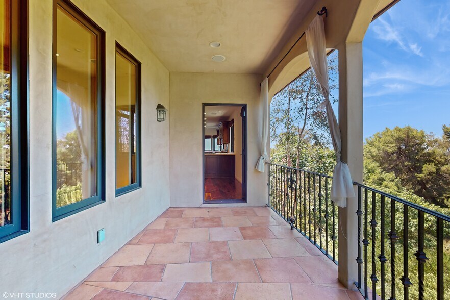 Building Photo - 3311 Deronda Dr