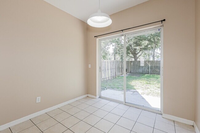 Building Photo - 7455 Oxford Garden Cir