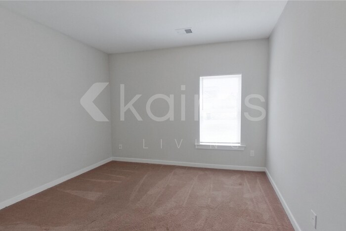 Building Photo - 471 White Oak Cir