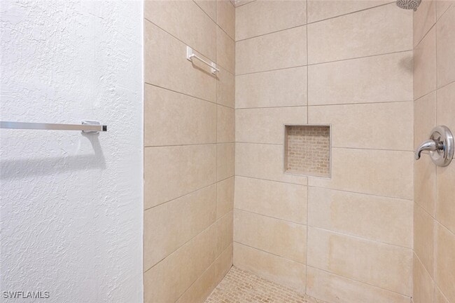 Building Photo - 4603 Bayshore Dr