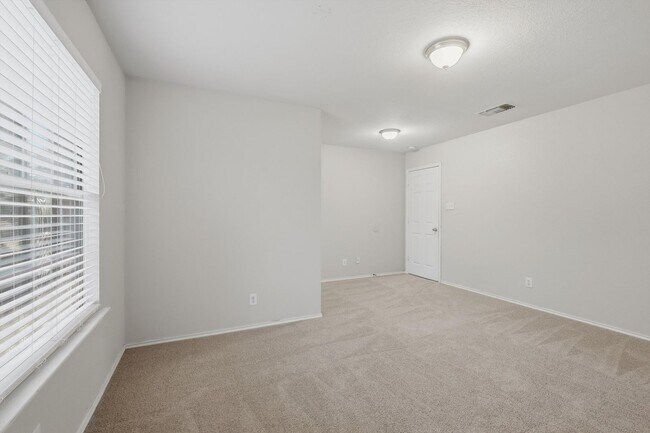 Building Photo - 4BR Home with Open Living Area & Included Appliances