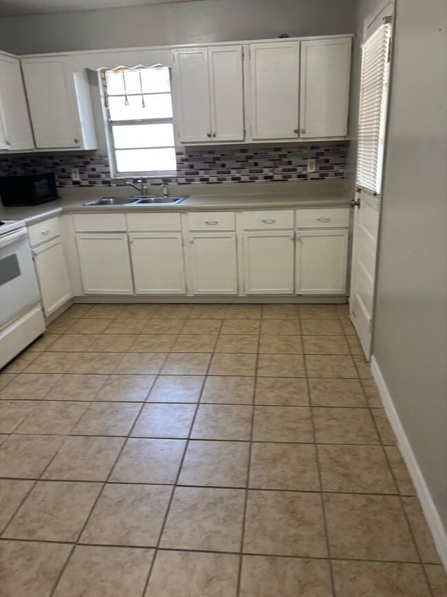 Building Photo - For Rent – Cozy 2 Bed / 1 Bath Home in Zephyrhills