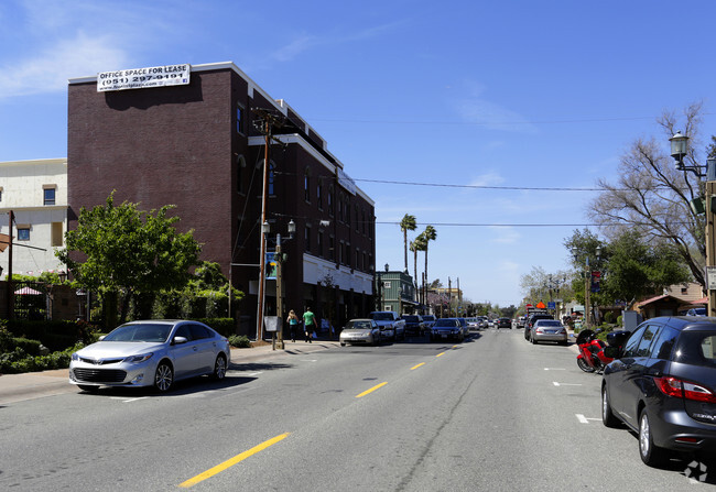 Building Photo - Front Street Plaza