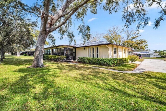 Primary Photo - 1227 Queen Anne Dr