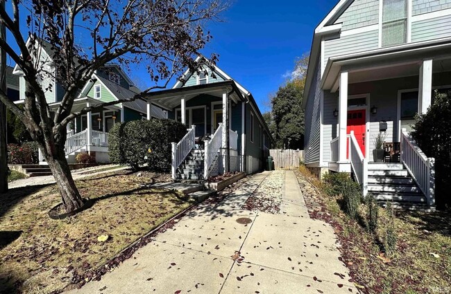 Building Photo - 614 Dorothea Dr