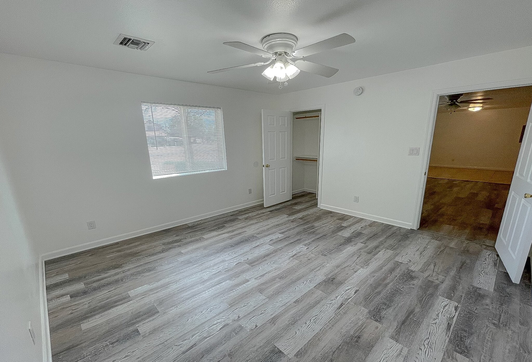 Building Photo - 14 E 400 S