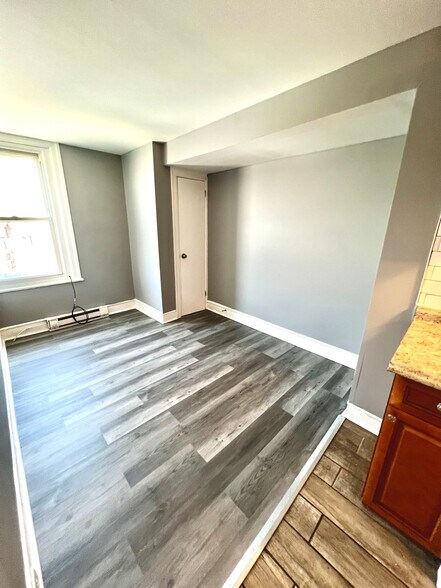 Building Photo - 904 E Tioga St