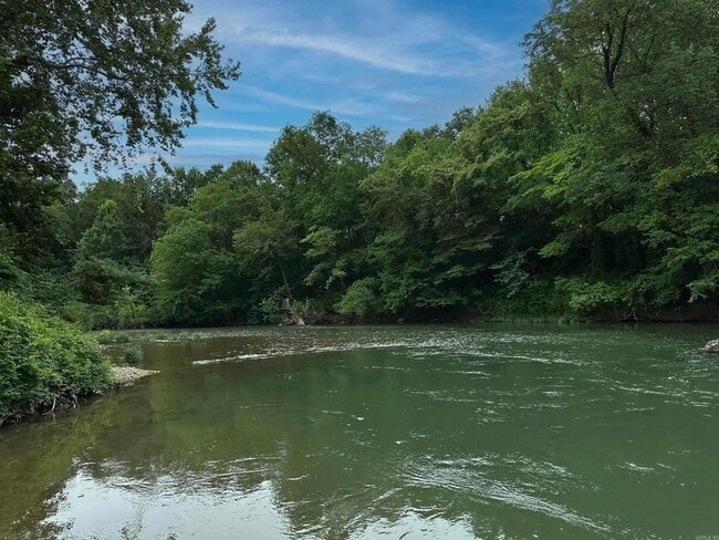 Building Photo - 896 Vaughn Rd