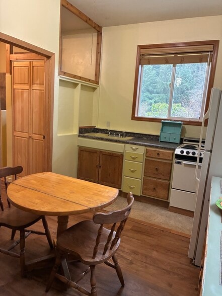 Kitchen - 4485 S Schooner Creek Rd