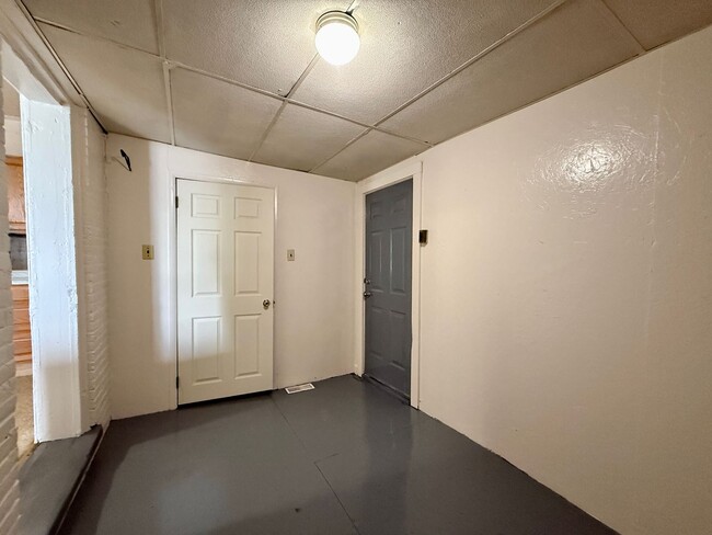Building Photo - Spacious 2 Bedroom Home FOR RENT in Millvi...