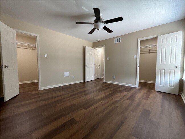 Building Photo - 5550 N Braeswood Blvd
