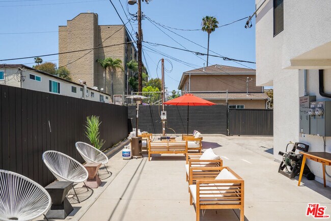 Building Photo - 1341 Mariposa Ave