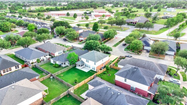 Building Photo - 5522 Brookhollow Oaks Trail