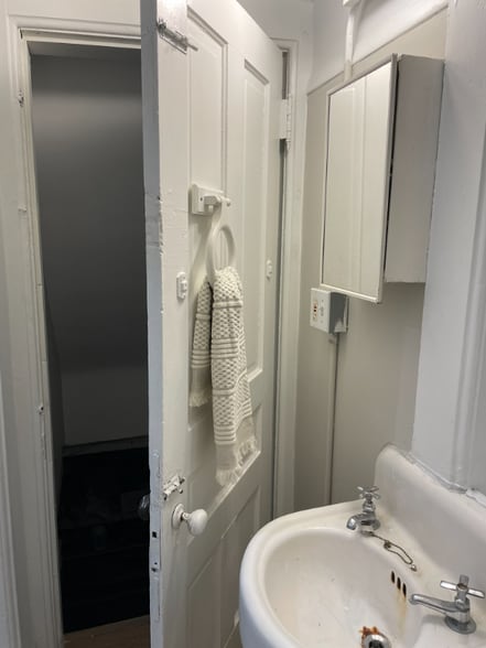 Building Photo - 65 Smith Pl