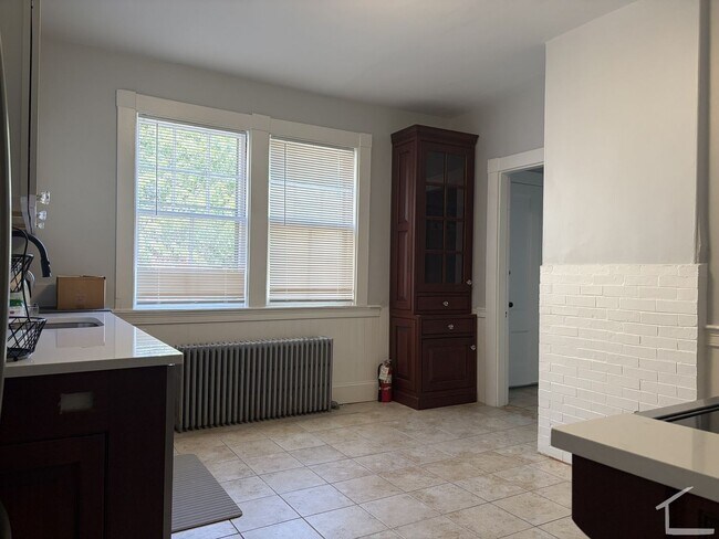Building Photo - 92 Mt Auburn St