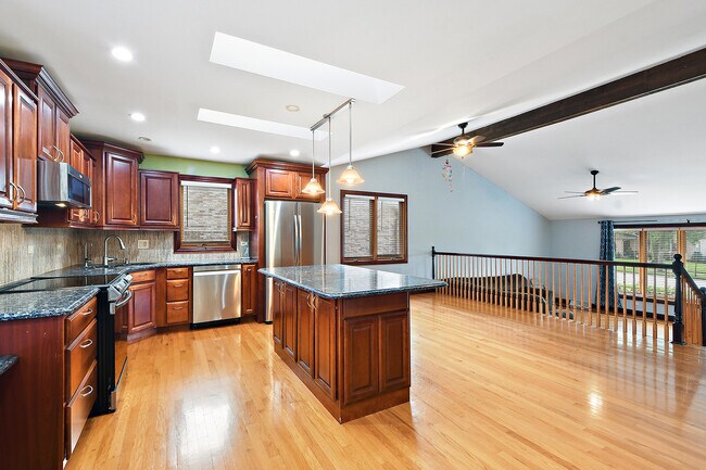 Building Photo - 13050 Meadowview Ln