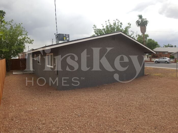 Building Photo - 2012 Bennett St