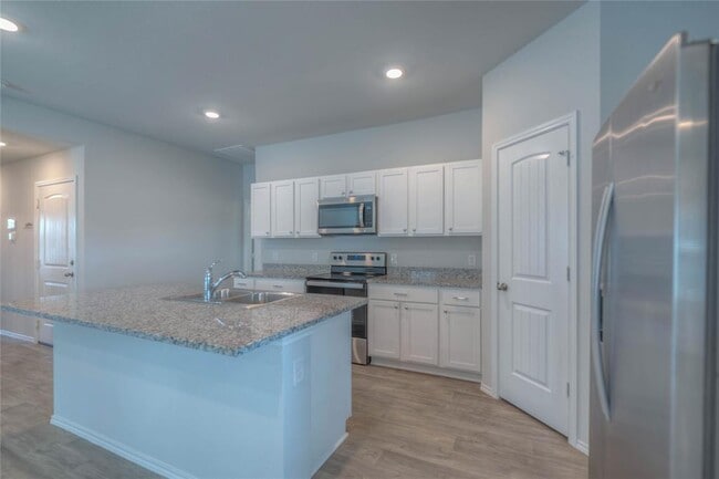Building Photo - 204 Rockbridge Dr